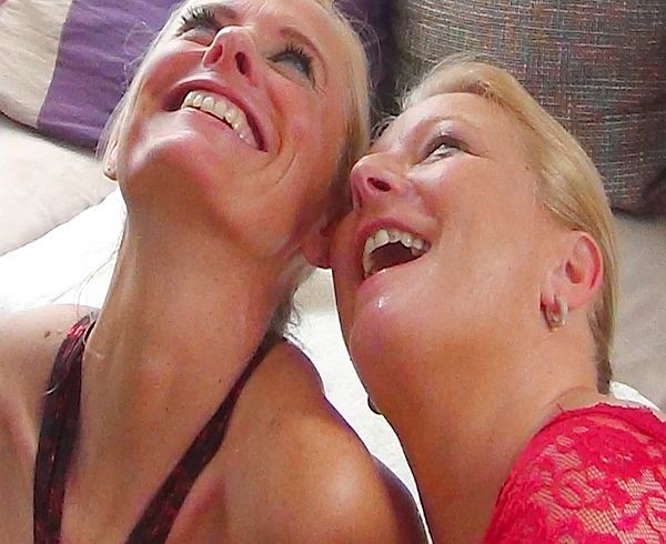 Tina´s und Rosella´s Perverse-Piss-Compilation!