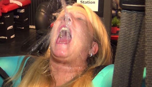 Perverse-Piss-Exzesse in der Liebesschaukel! Teil 2