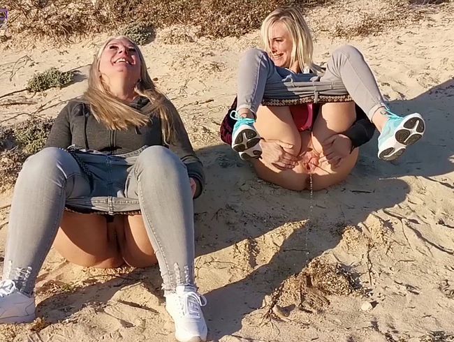 Sand in der Kimme und Ritze! Lustige Panne beim Public Pissing mit meiner Freundin Dirty-Tina!